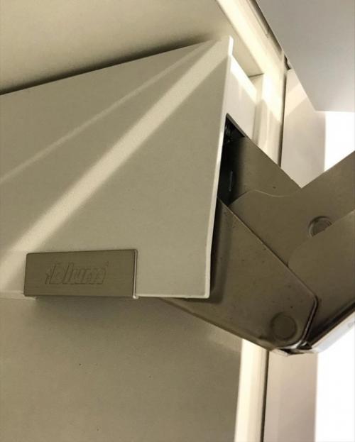 Кухня готова.  Современный интерьер без ярких акцентов. 03