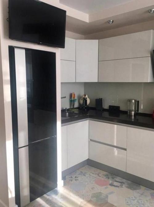 Просторная кухня. В современном стиле. 01