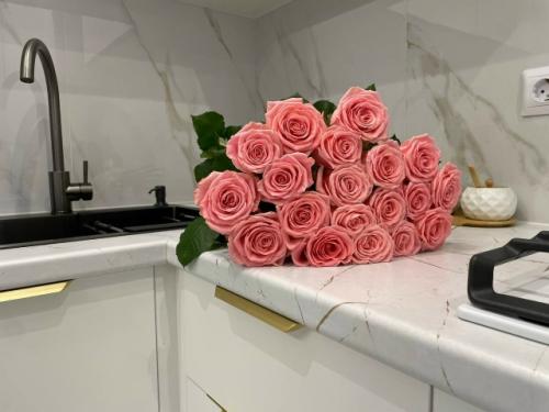 Сочетание белого и золотого - один из трендов в интерьере, который называют Бело - Золотой Гламурный шик! 01