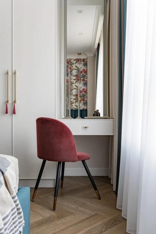 Светлая трешка с продуманным хранением и площадью 73 кв. 04