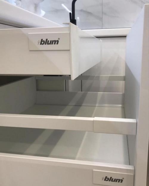 Кухня готова.  Современный интерьер без ярких акцентов. 08