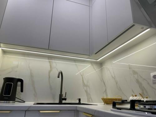 Сочетание белого и золотого - один из трендов в интерьере, который называют Бело - Золотой Гламурный шик! 04