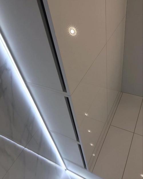 Кухня готова.  Современный интерьер без ярких акцентов. 01