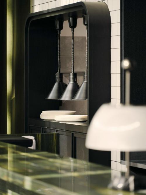 В интерьерах нового ресторана Grande Bibliotheca на белорусской классические элементы переплетаются с атмосферой старинной библиотеки. 01