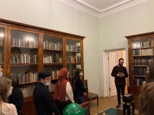 1 декабря ассоциация иностранных студентов организовала экскурсию в музей Н. и. Лобачевского. 06