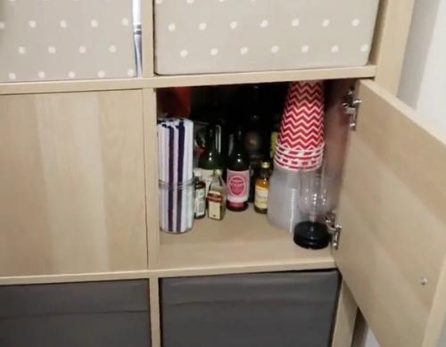 В 12 м 2 удалость вместить столовую, кухню и кабинет. 07