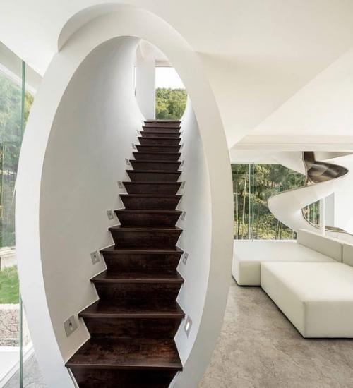 Просто фантастика!  Интересно, в этом доме реально живут. 02