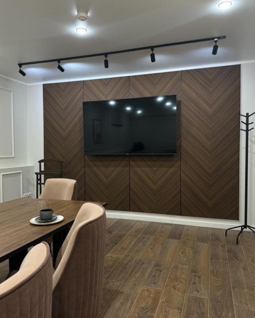 Как говорится, не отходя от кассы, после недавнего обзора интерьера квартиры с моделью шале, мы показываем фотоотчет нового завершенного объекта. 01