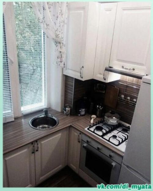 Интерьер небольшой кухни. 01