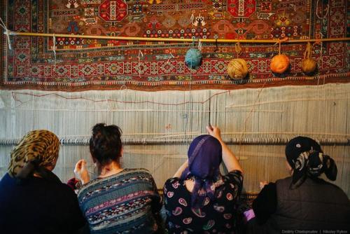 Табасаранцы - единственный этнос в России, который еще продолжает заниматься ручным ковроткачеством. 07