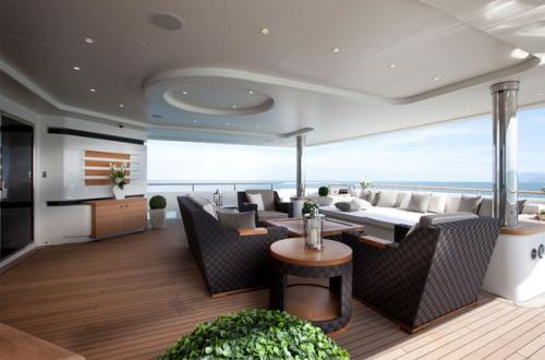 Суперяхта J'ADE с плавучим гаражом. 09