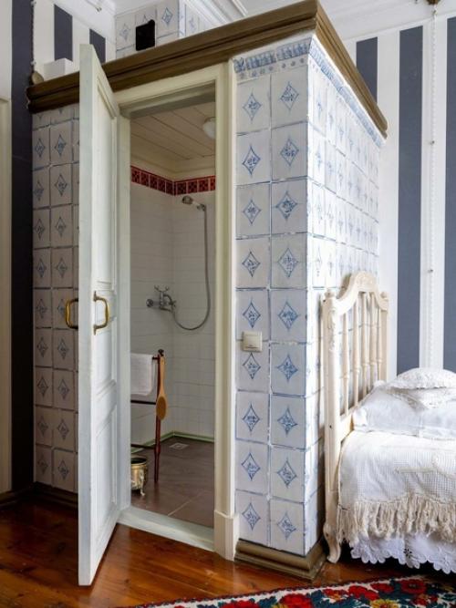 Это деревянный гостевой дом второй половины XIX века находится в Ростове, довольно прилично сохранившийся, но работы в нём провели основательные. 07