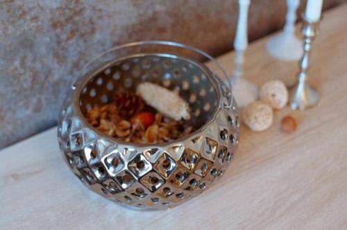 Спальня в холостяцкой квартире, максимально лаконичная и удобная для жизни неженатого мужчины. 02