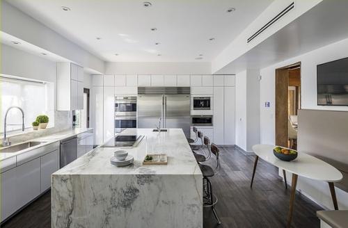 Тур по дому Софи Тернер и Джо Джонаса, который они продают за 17 млн долларов. 01