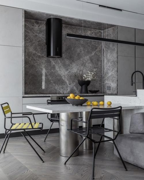 Светлана Васильева и Евгений носков спроектировали квартиру для активной девушки, увлеченной современным искусством и модой. 01