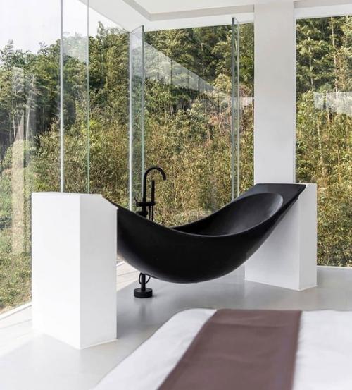 Просто фантастика!  Интересно, в этом доме реально живут.