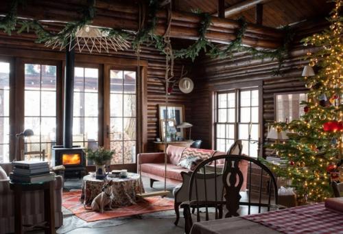 Именно в таком бревенчатом доме хочется встречать новый год и рождество! 01