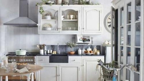 Белая кухня в стиле кантри. 02