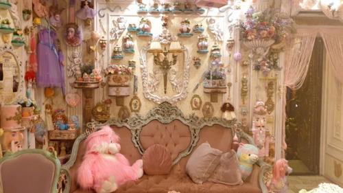 Так же на 1 этаже расположена лаборатория господина хеленверкоффа, который по легенде жил в этом особняке после целибеевой. 04