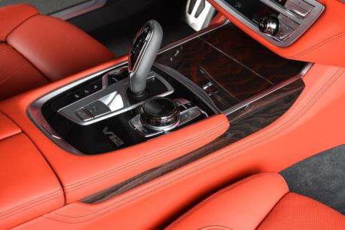 Роскошный BMW M760li Individual для арабских шейхов в потрясающем цвете. 08