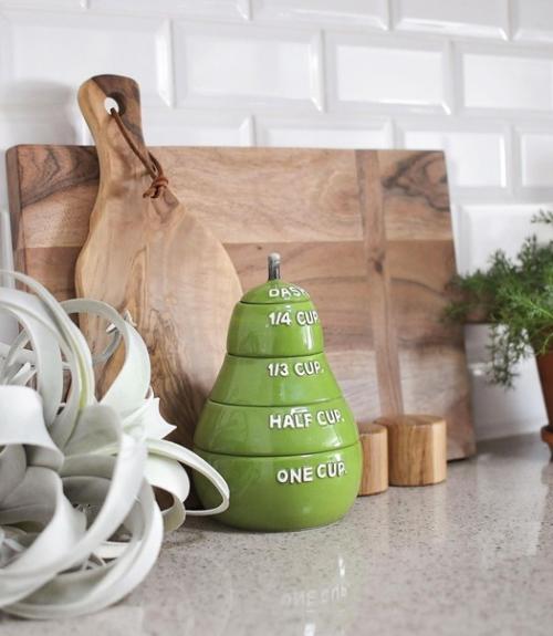 Дерево, керамика, мягкий текстиль и стекло - всё это базовые детали скандинавского интерьера. 01