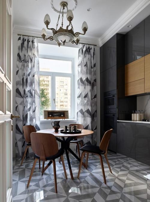 Двери в прошлое: лепнина, каминный портал и портрет Ленина. 06