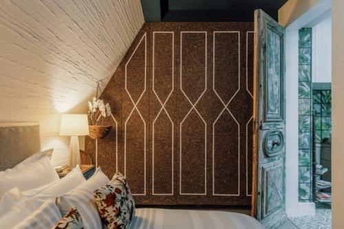 Студия Neil Mclachlan Design создала яркий интерьер стиле ар - деко, вдохновленный викторианскими зимними садами. 03