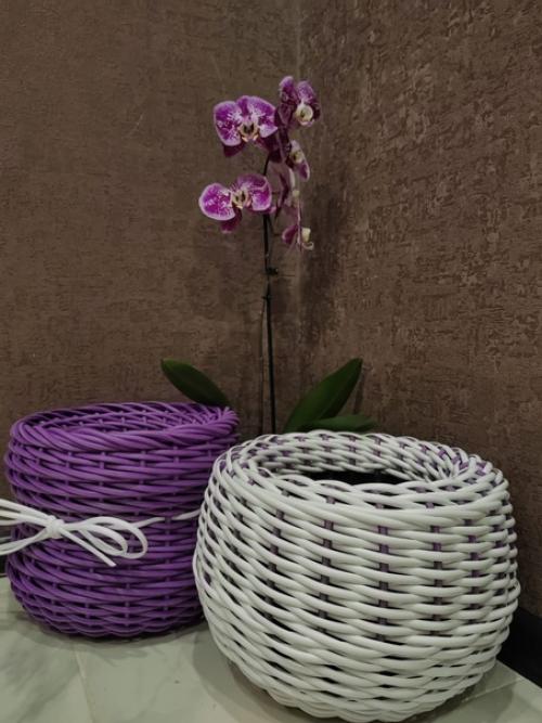 Кашпо плетёное из полиротанга - стильная деталь, котораяа впишется в любой интерьер и привлечёт к себе внимание. 05