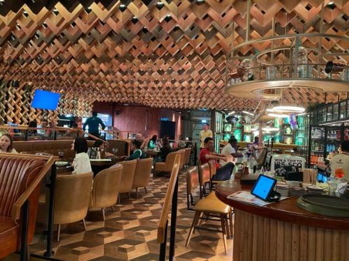 Буквально несколько дней назад, Дубай, пополняю свою коллекцию - посещение пабов мира. 06