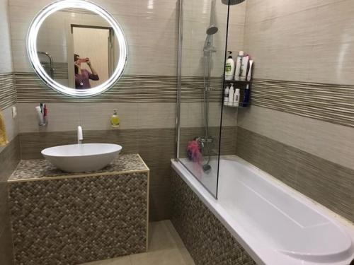 Просторная квартира. В современном стиле. 09