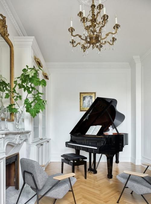 Двери в прошлое: лепнина, каминный портал и портрет Ленина. 03