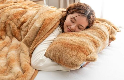 Японцы выкатили линейку постельного белья, которое косит под котиков. 02