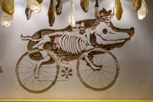 Ветчина на колёсах - немного юмора в дизайне ресторана от External Reference Architects. 06