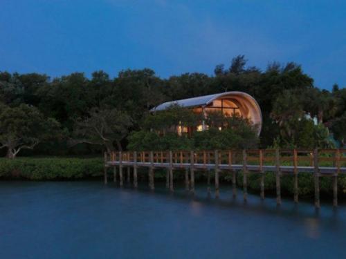 Этот оригинальный дом был спроектирован и создан компанией Totems Architecture. 05