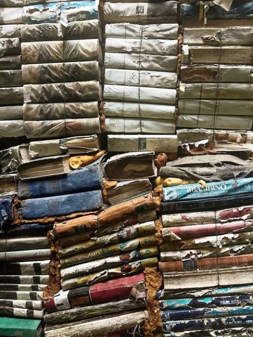 Популярный книжный магазин в Венеции Libreria Acqua Alta. 03