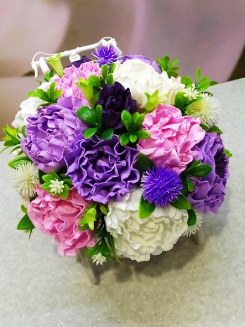 Фиолетовый цвет символизирует вдохновение, мудрость, власть, благородство. 04