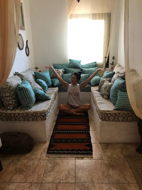 Шикарный дом, фрукты и светлые простыни: эксклюзивные фото из путешествия Нюши с женихом в Кению! 05