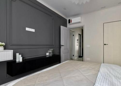 Перед нами стояла задача - превратить типовую квартиру в уютное пространство с современной эстетикой. 04