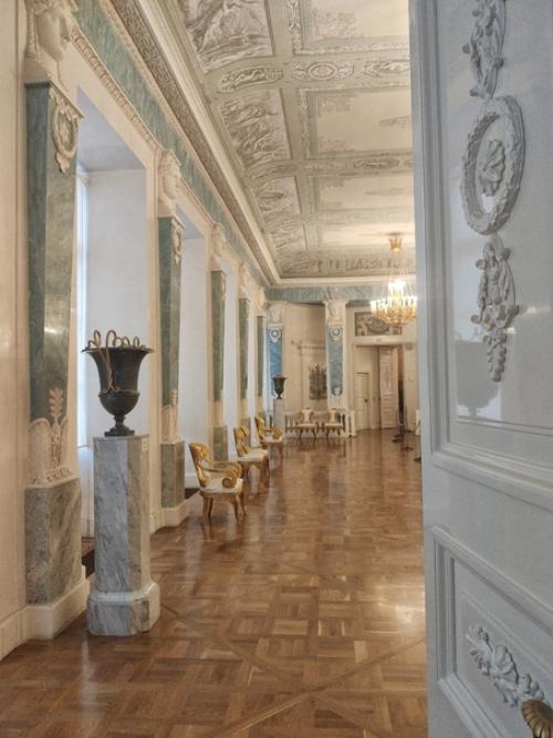 В главном штабе иду к музею гвардии, что на 3 этаже. 09