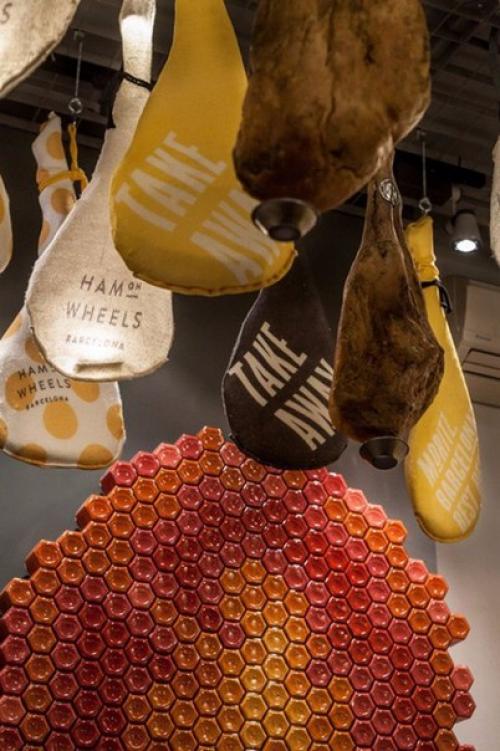 Ветчина на колёсах - немного юмора в дизайне ресторана от External Reference Architects. 07