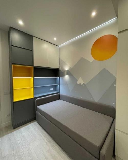 Детская комната.  Детская комната с Солнечными Лучами ярка. 04