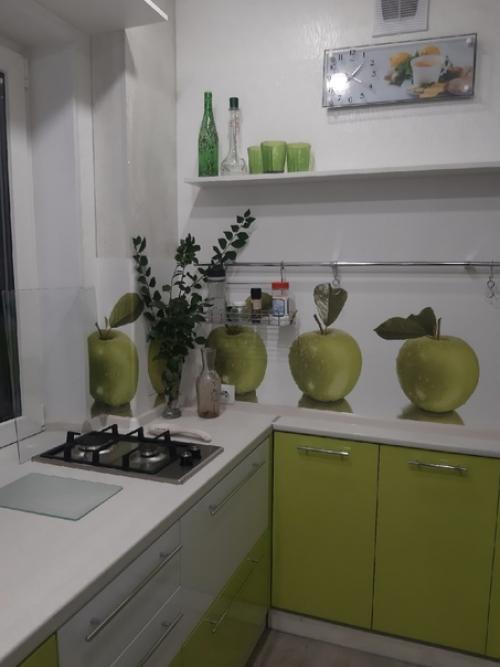 Реально оценить такую перепланировку в кухне хрущевки могут только те, кто жил в квартирах с такими маленькими кухнями. 06