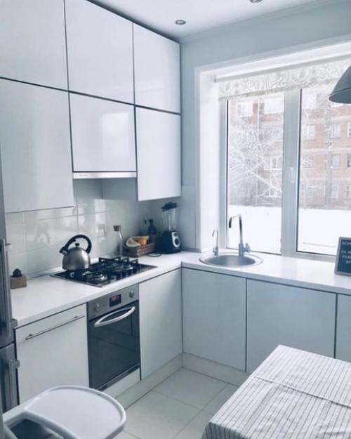 Оцените интерьер этой маленькой кухни. 04