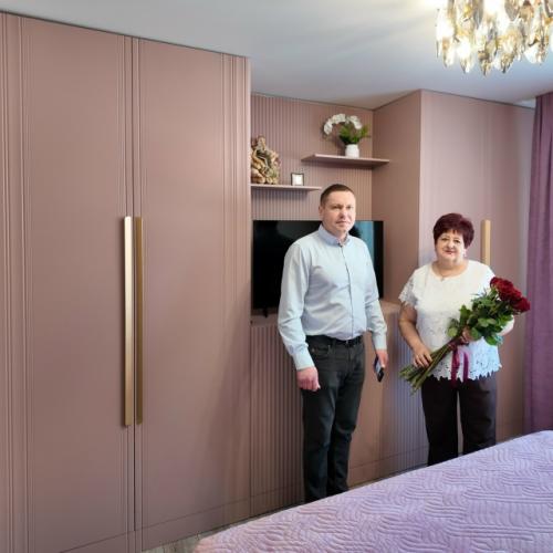 Розовый цвет подходит не только для детских: vk.  