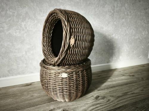 Кашпо из искусственногоротанга в.
