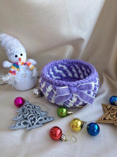 Корзинки из трикотажной пряжи сами по себе - стильный и в то же время уютный подарок ручной работы. 05