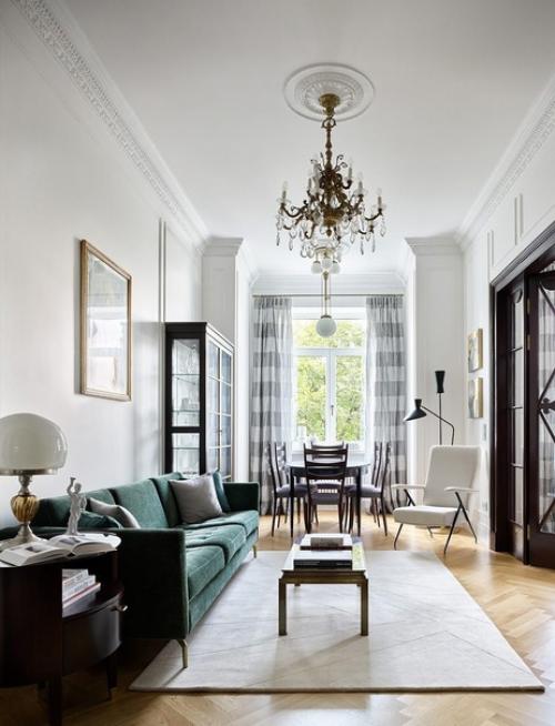 Двери в прошлое: лепнина, каминный портал и портрет Ленина. 01