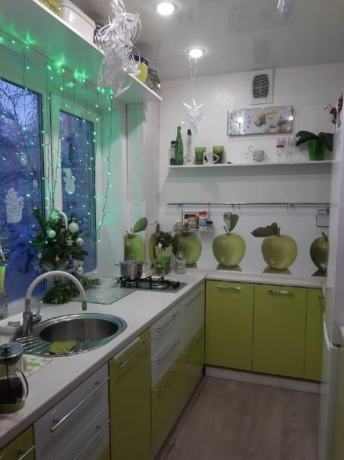 Реально оценить такую перепланировку в кухне хрущевки могут только те, кто жил в квартирах с такими маленькими кухнями. 02