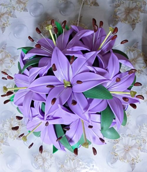 Светильник из изолона в виде букета лилий - это впечатляющий элемент декора, который объединяет в себе искусство и функциональность. 02 Светильник из изолона в виде букета лилий - это впечатляющий элемент декора, который объединяет в себе искусство и функциональность. 02