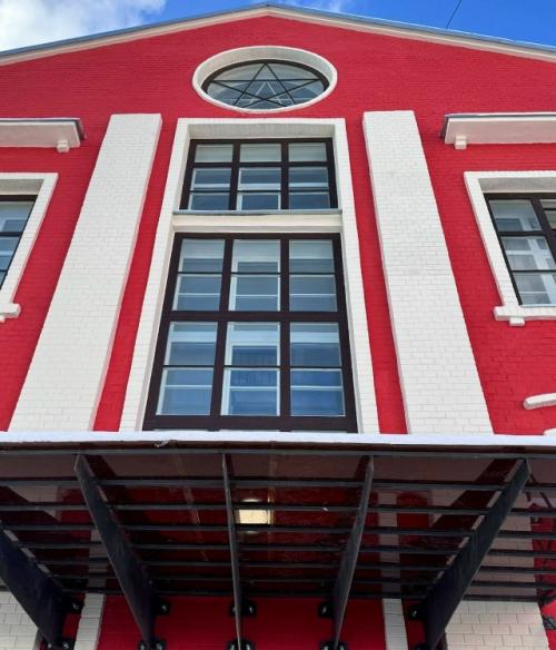 В 1927 году на восточной рабочей окраине Москвы открылась поликлиника - амбулатория 10-летия октября. 02